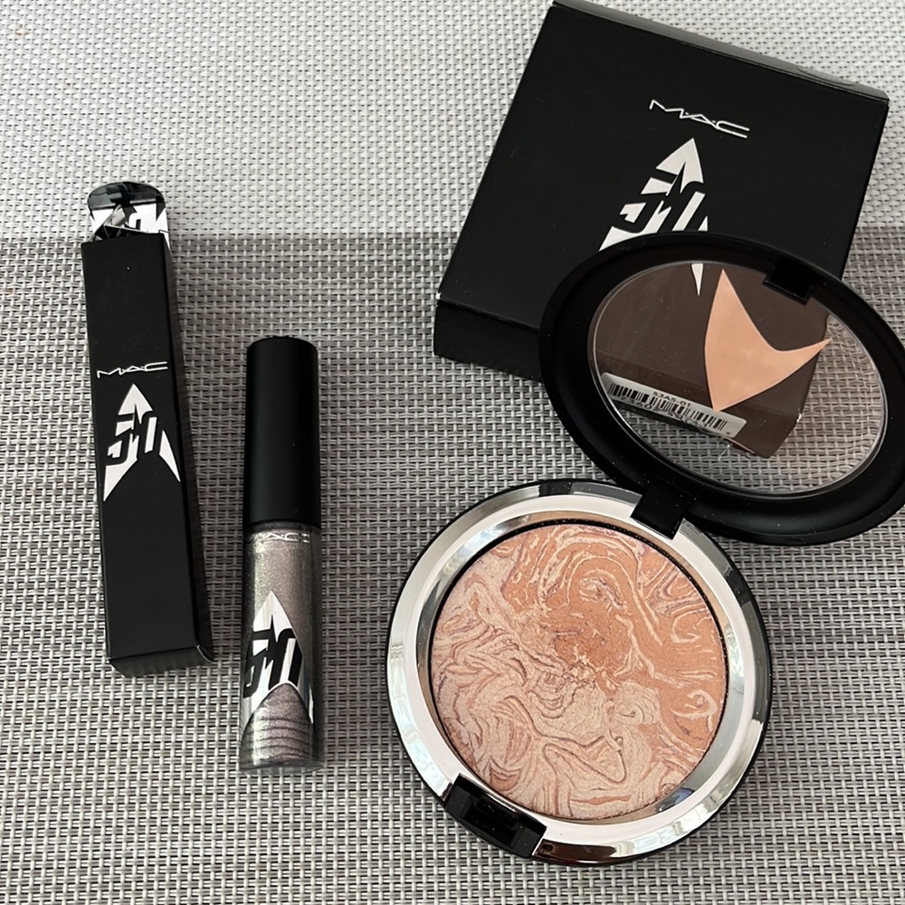 BNIB MAC X Star Trek Trip the Light Fantastic Powder & Set to Stun Lipglass duo